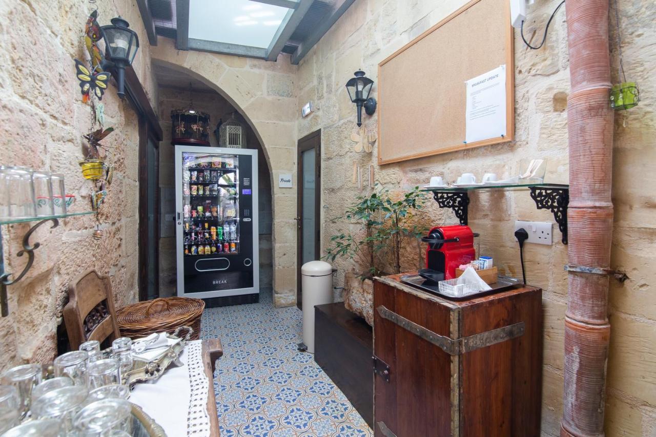 The Burrow Guest House Tarxien Екстер'єр фото