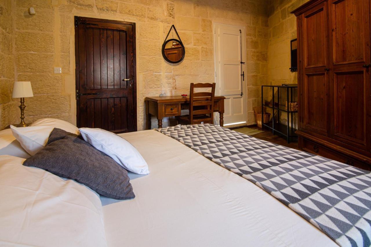 The Burrow Guest House Tarxien Екстер'єр фото