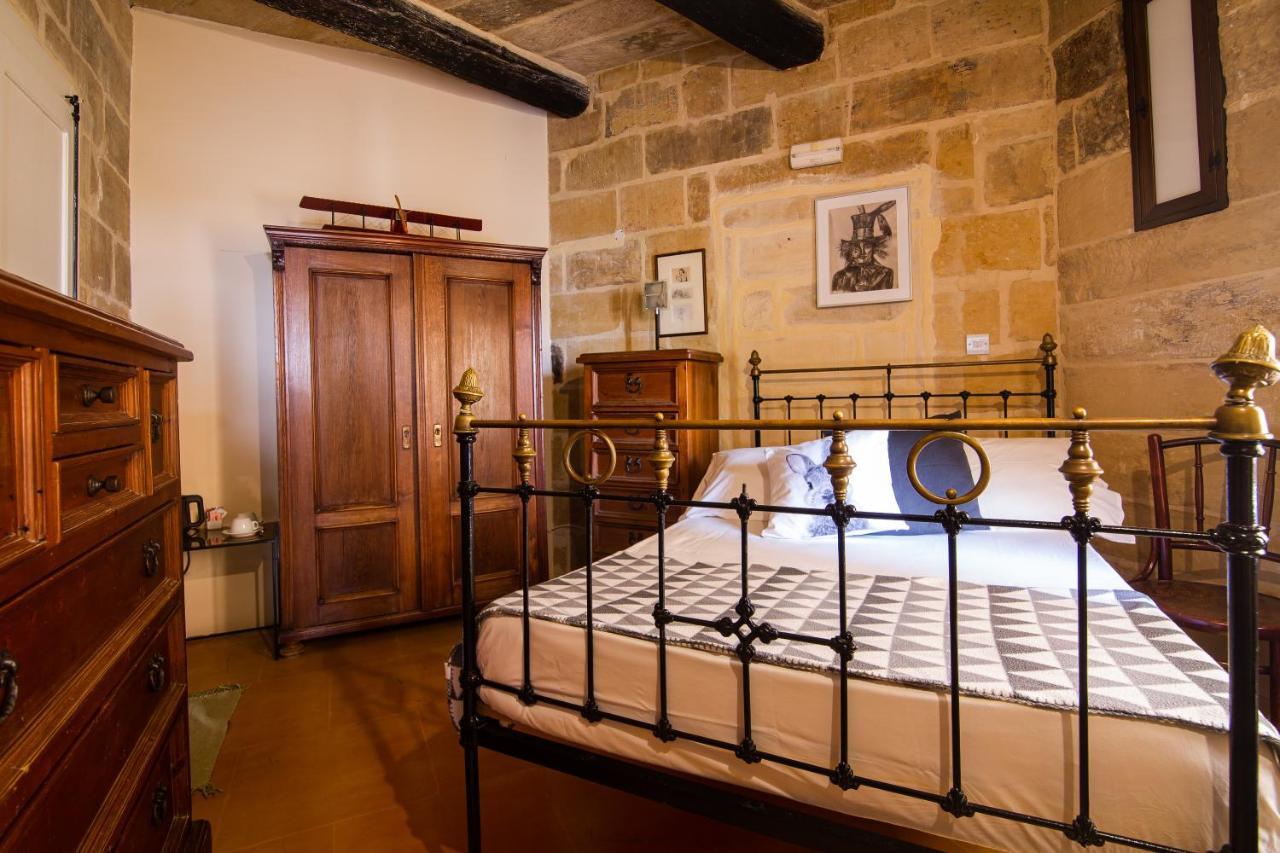 The Burrow Guest House Tarxien Екстер'єр фото