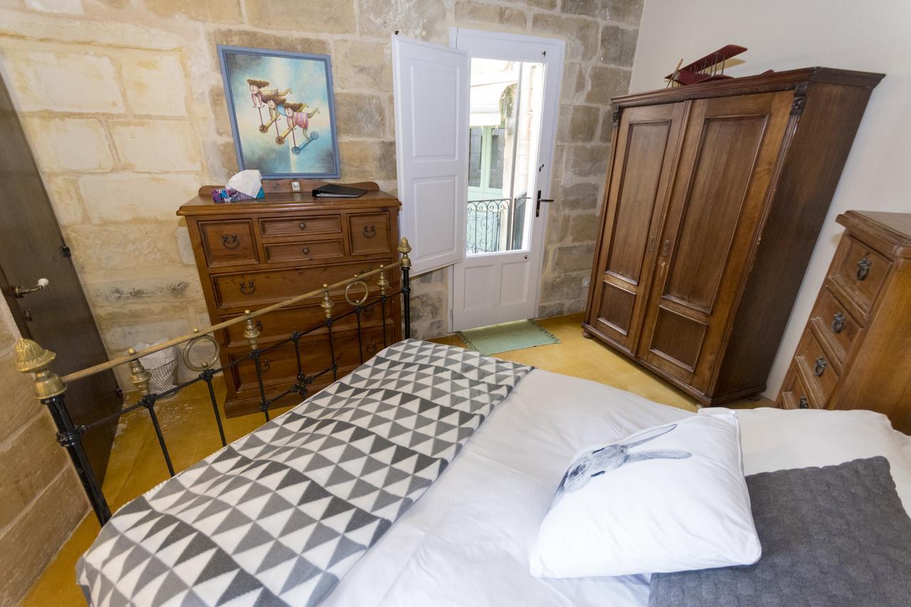 The Burrow Guest House Tarxien Екстер'єр фото