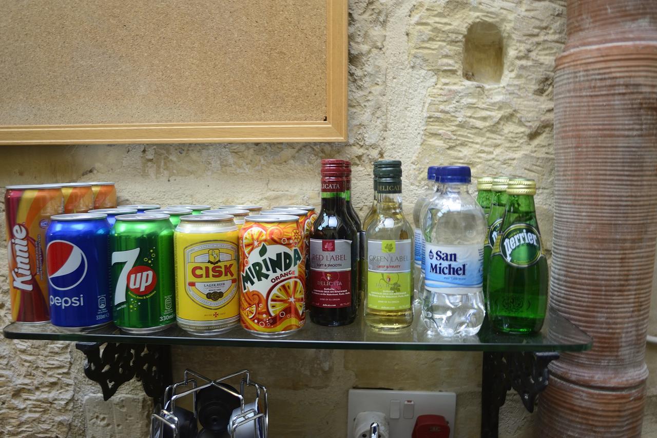 The Burrow Guest House Tarxien Екстер'єр фото