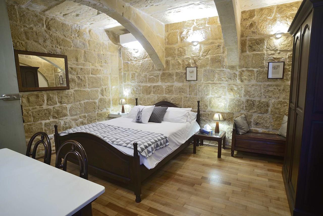 The Burrow Guest House Tarxien Екстер'єр фото