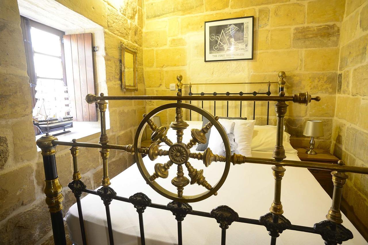 The Burrow Guest House Tarxien Екстер'єр фото
