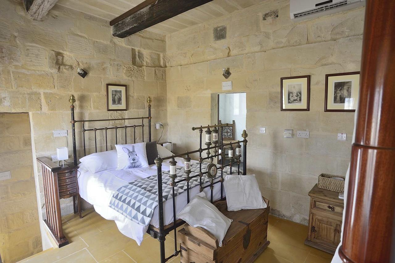 The Burrow Guest House Tarxien Екстер'єр фото